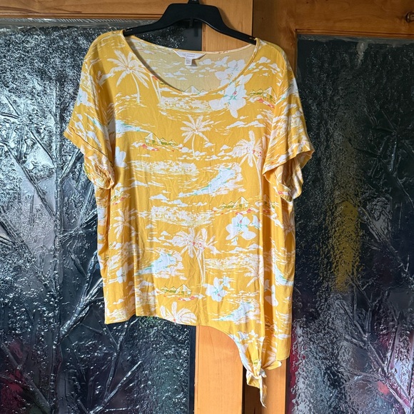 LC Lauren Conrad Tops - LC Lauren Conrad Yellow Tropical Print Short Sleeve Top